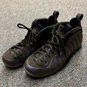 Nike Men's Black Foamposite Shoes